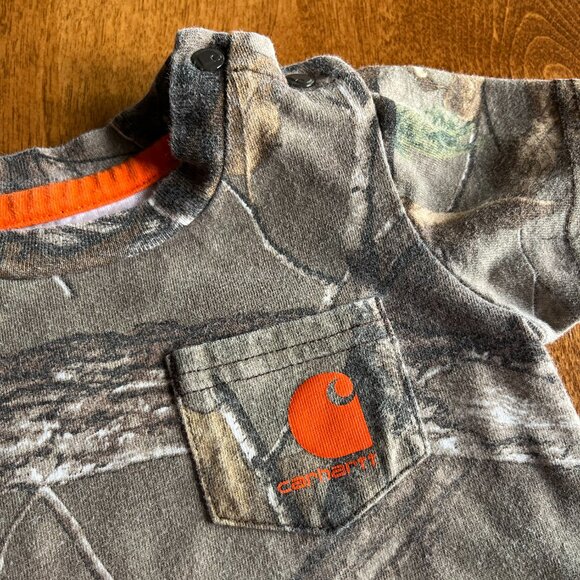 Carhartt camo pocket onesie 12m - Picture 3 of 6